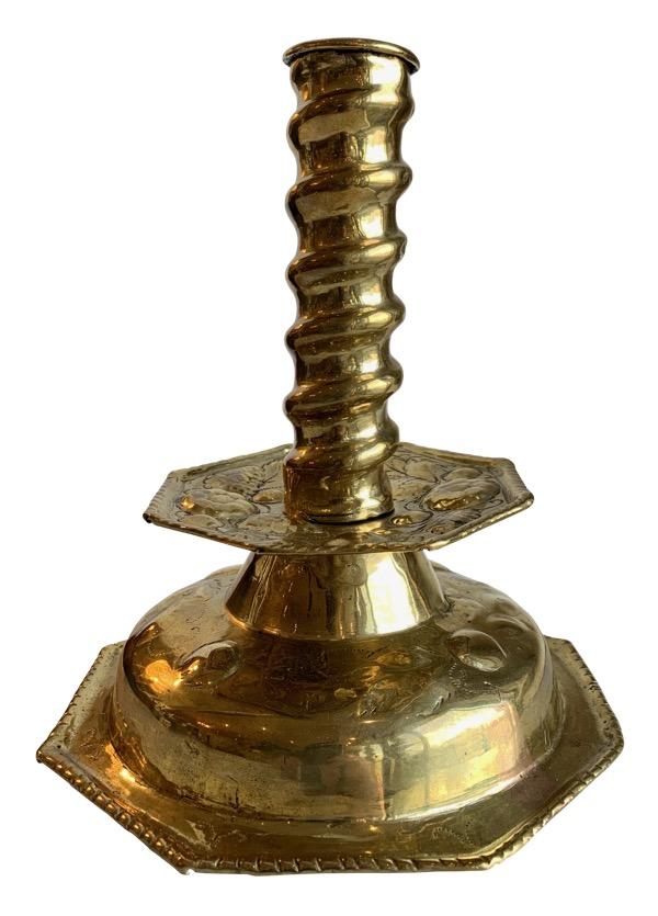 17TH CENTURY DUTCH BRASS CANDLESTICK