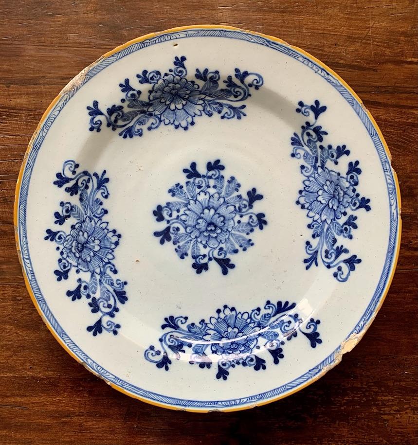 18TH CENTURY DUTCH DELFT CHARGER - Helen Storey Antiques