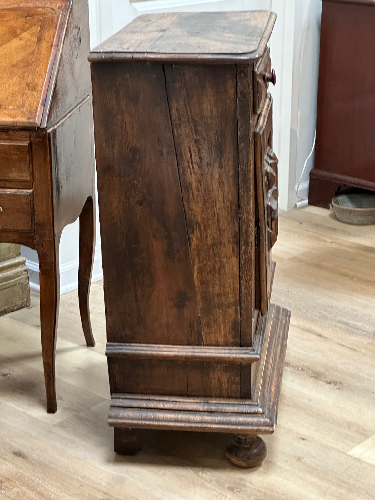 18th Century Early Tuscan Walnut Cabinet - Helen Storey Antiques