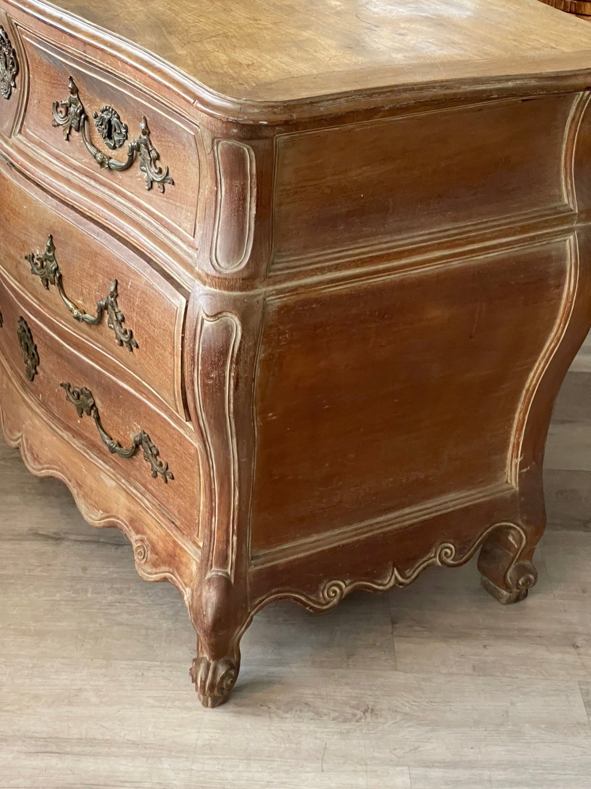 18th Century French Louis XV Bombe Commode - Helen Storey Antiques