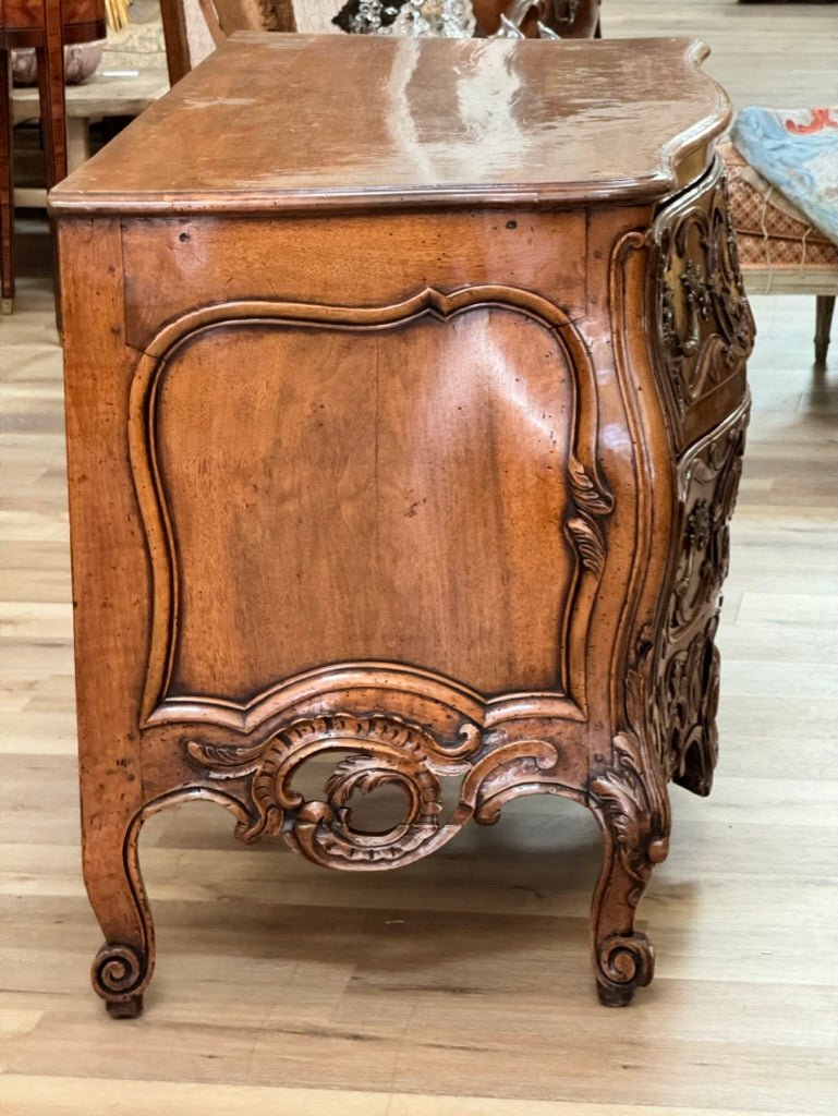 18th Century French Walnut Commode Louise XV - Helen Storey Antiques