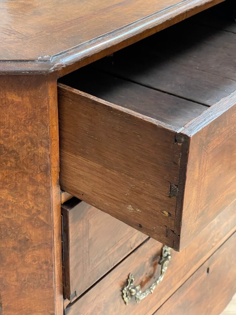 18th Century Georgian Chest in Burled Walnut Veneer with Four Drawers - Helen Storey Antiques