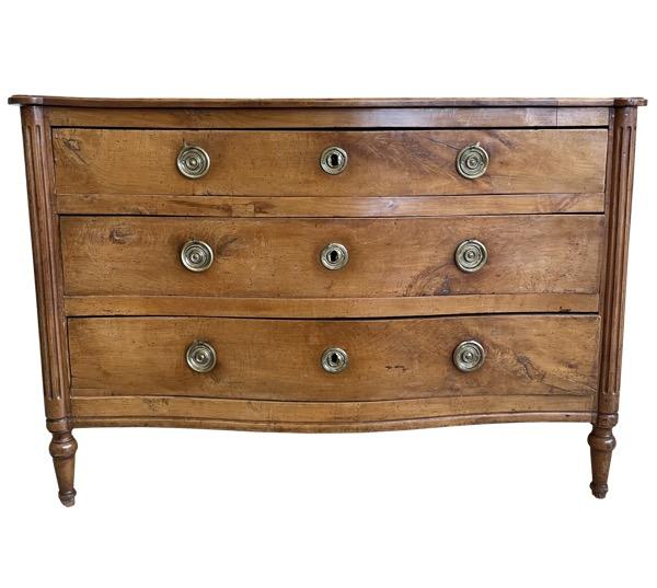 18TH CENTURY ITALIAN SERPENTINE FRUITWOOD COMMODE