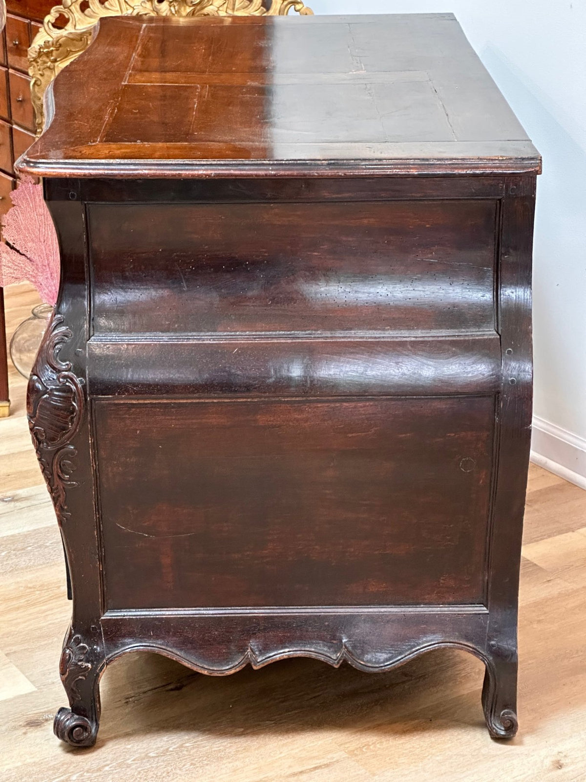 18th Century Louise XV French Walnut Bombe Commode - Helen Storey Antiques