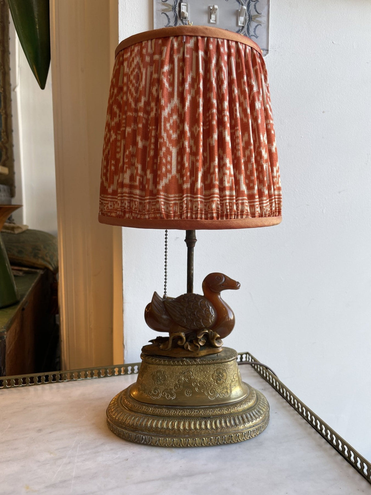 19TH CENTURY CHINESE CARVED AGATE DUCK MOUNTED AS A LAMP - Helen Storey Antiques