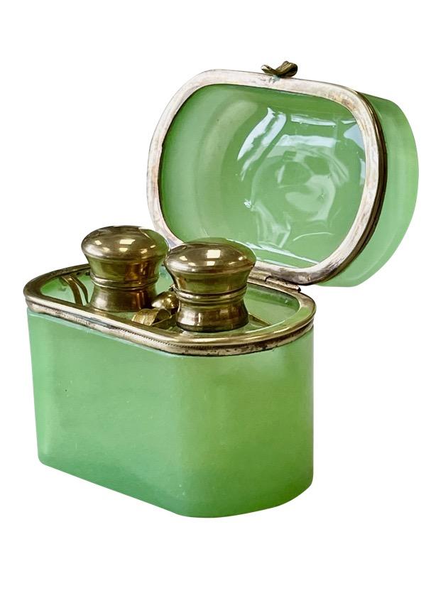 19TH CENTURY FRENCH GREEN OPALINE PERFUME CASKET