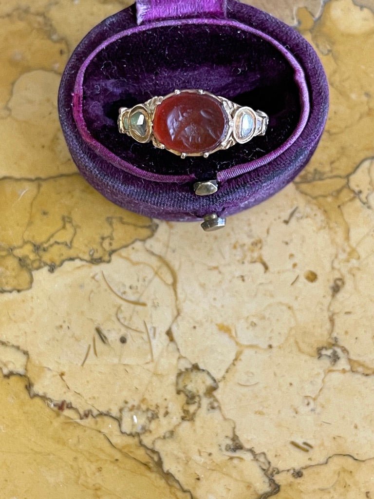 A LATE 18TH/EARLY 19TH CENTURY INTAGLIO RING - Helen Storey Antiques