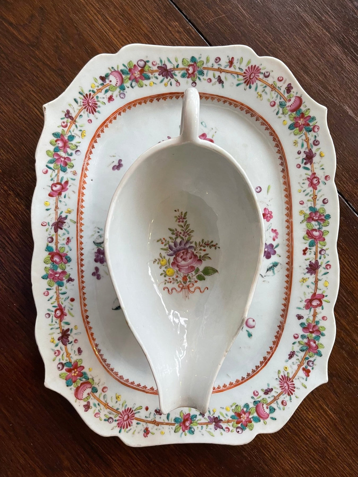 CHINESE EXPORT FAMILLE ROSE PLATTER &amp; MATCHING SAUCE BOAT - Helen Storey Antiques