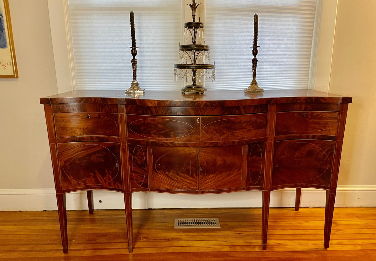 Fine Federal American Hepplewhite Serpentine Sideboard, c. 1790 - Helen Storey Antiques