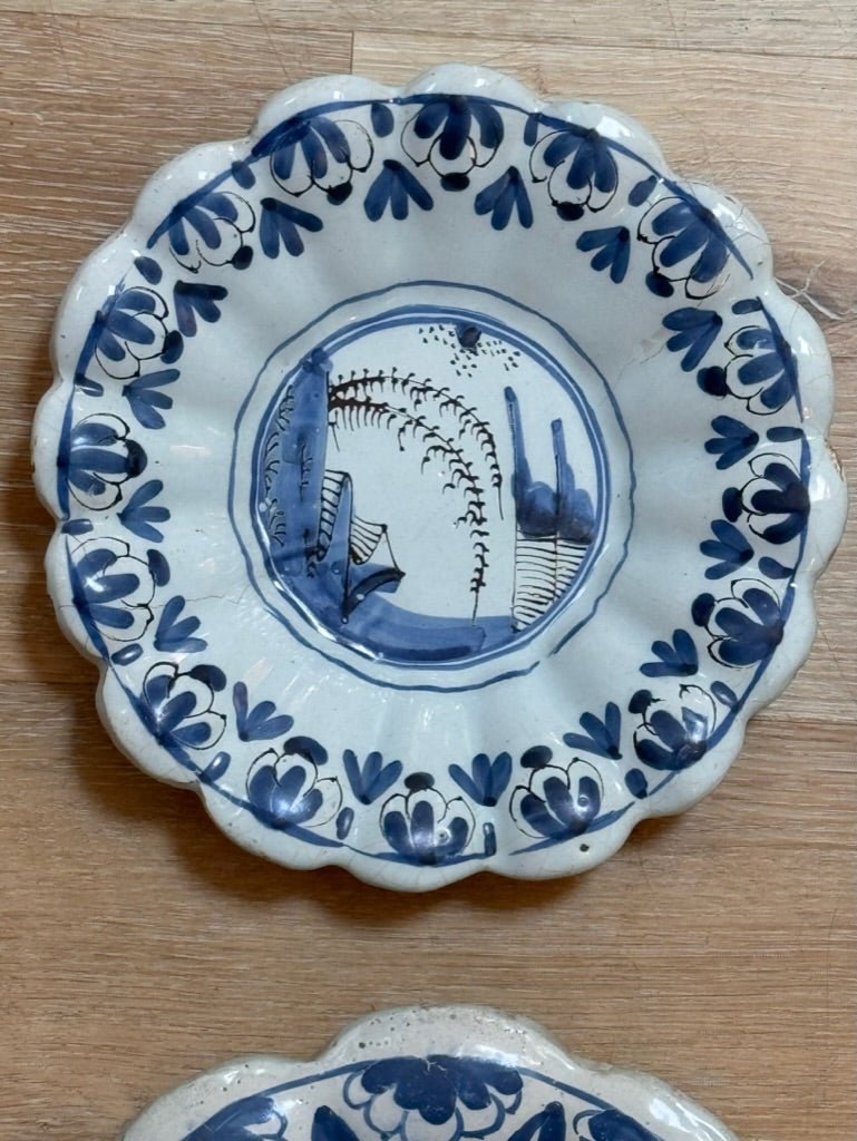 Four small and rare English delftware lobed dishes, London, ca. 1700 - Helen Storey Antiques