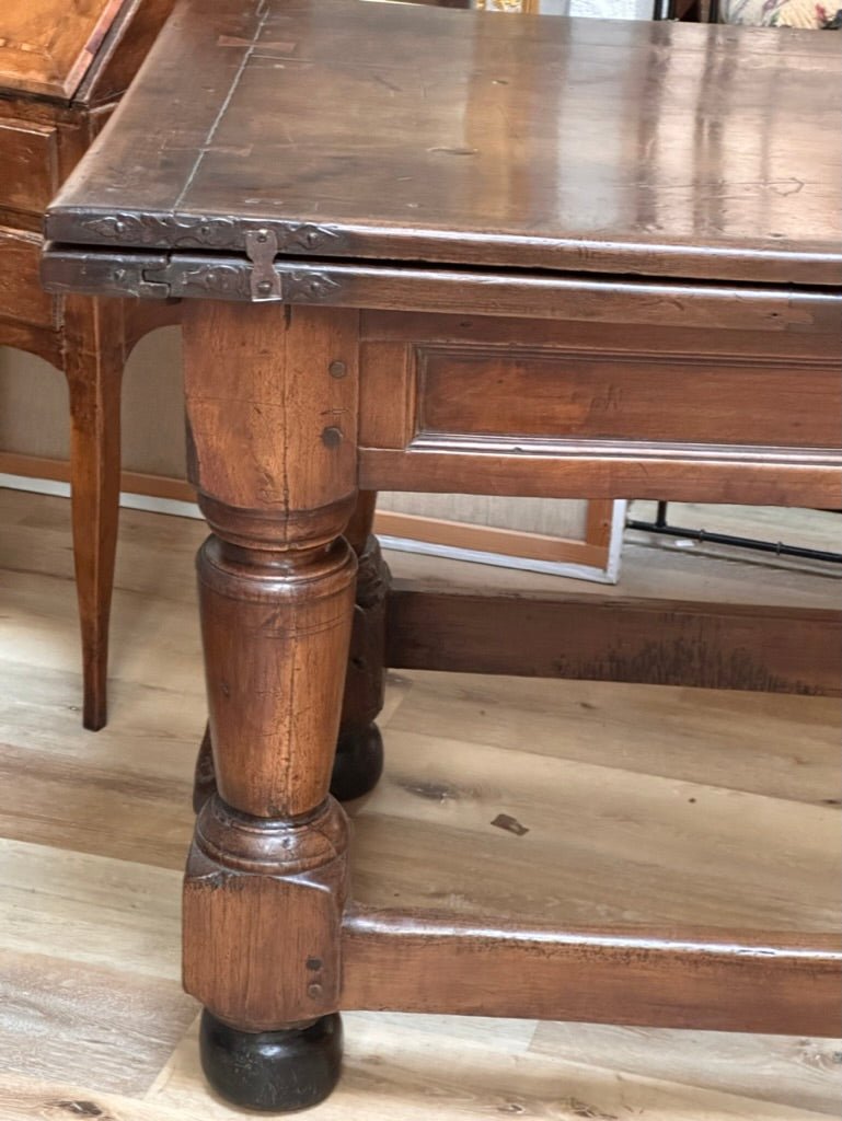 Late 16th - early 17th Century French Walnut Extending Table - Helen Storey Antiques