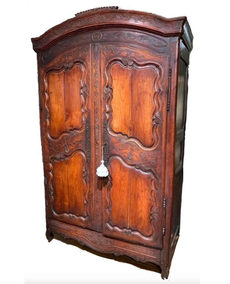 LOVELY 18TH CENTURY FRENCH ARMOIRE - Helen Storey Antiques