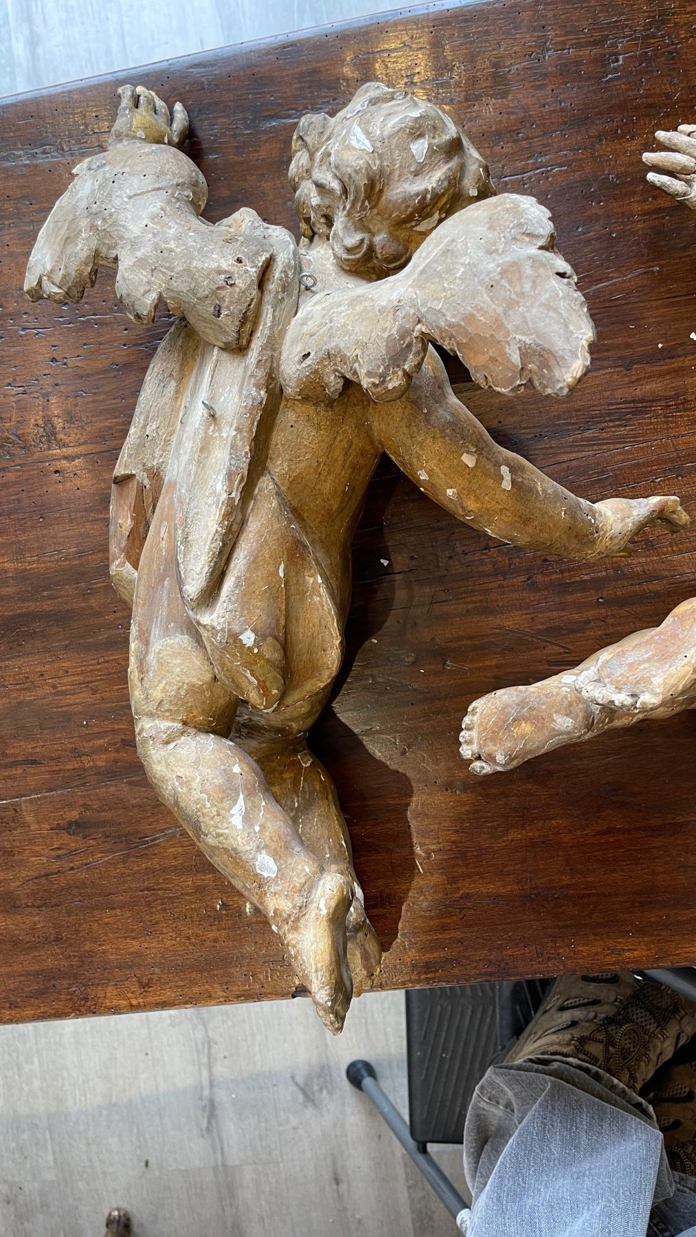 PAIR OF ITALIAN BAROQUE CARVED PUTTI, 18TH CENTURY - Helen Storey Antiques