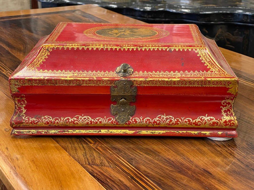 Rare 18th Century French lacquered wig box