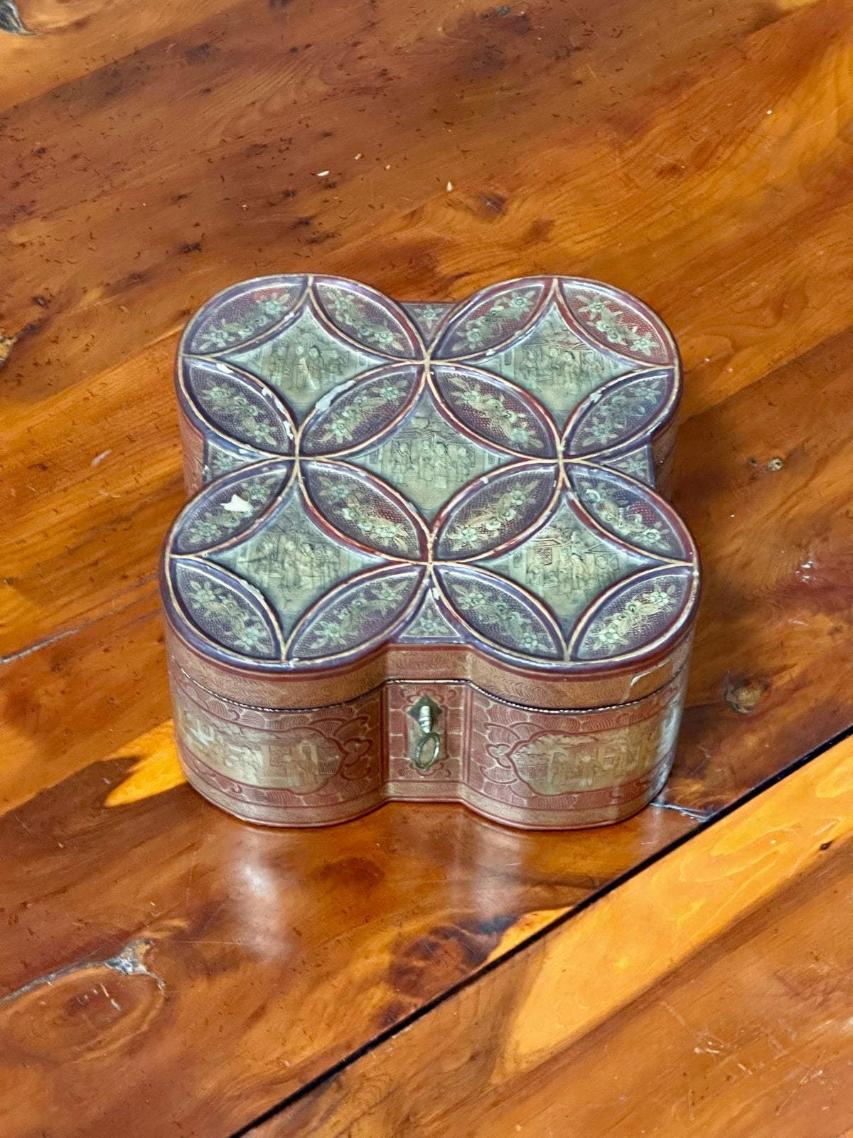 Rare Quatrefoil Chinese Export Tea Caddy, 19th Century - Helen Storey Antiques