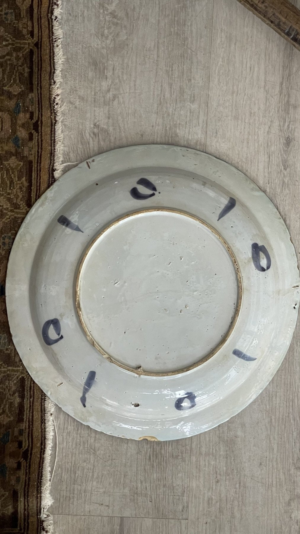 17TH CENTURY DUTCH DELFT CHARGER - Helen Storey Antiques